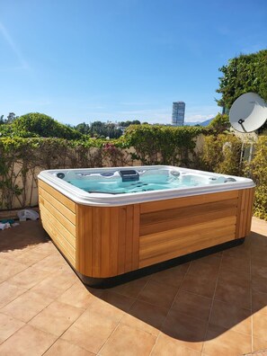 Bañera de hidromasaje exterior