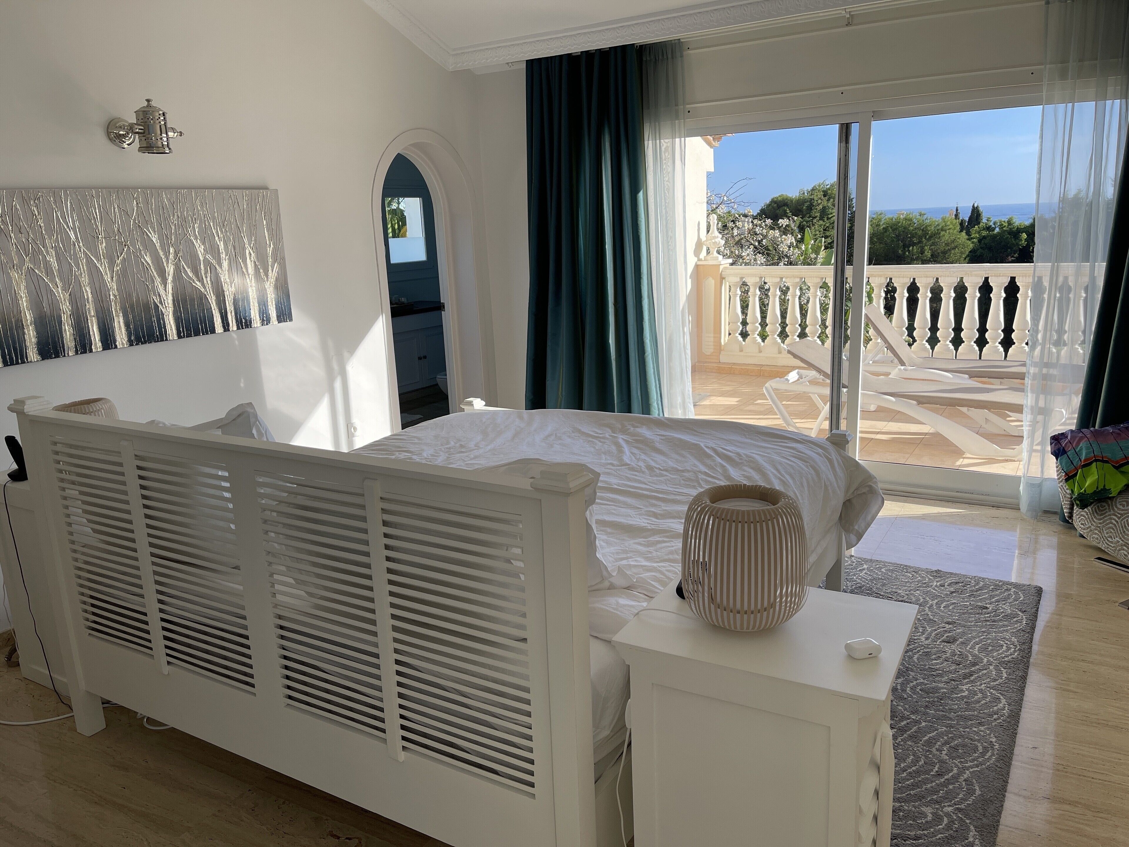 5 bedrooms, iron/ironing board, free WiFi, bed sheets