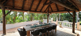 Kaunis perhekoti kävelymatkan päässä rannalta