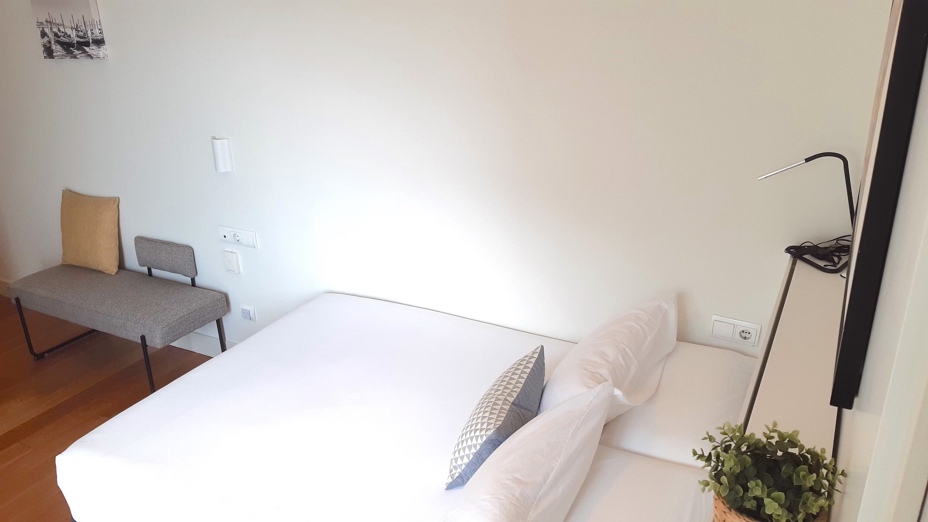 Photo - SEAFRONT LUXURY STUDIO - by www,SanSebastianApartments,es