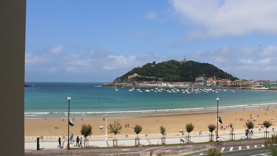 SEAFRONT LUXURY STUDIO - by SanSebastianApartments.es