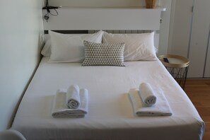 1 bedroom, individually decorated, individually furnished, desk - SEAFRONT LUXURY STUDIO - by SanSebastianApartments.es (San Sebastián)