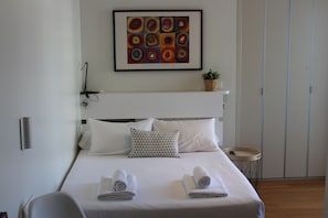 1 bedroom, individually decorated, individually furnished, desk - SEAFRONT LUXURY STUDIO - by SanSebastianApartments.es (San Sebastián)