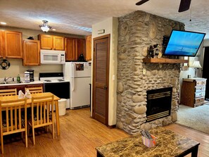 Jääkaappi, mikroaaltouuni, uuni, liesi