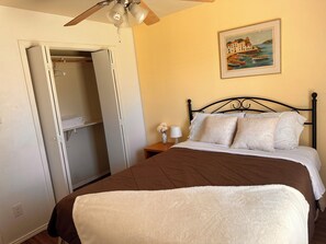 2 makuuhuonetta, kannettavalle tietokoneelle sopiva työtila