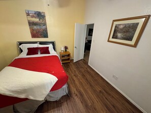 2 bedrooms, laptop workspace, iron/ironing board, free WiFi