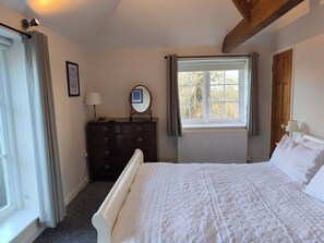 2 slaapkamers, een strijkplank/strijkijzer, wifi, beddengoed