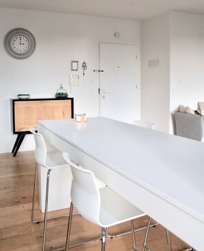 Room service – dining - Stunning Duplex Near the Sea (Tel Aviv)