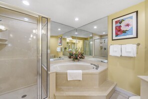 Shower, towels - 201C Beautiful Beachfront Condo (Orange Beach)