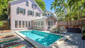 Et oppvarmet basseng