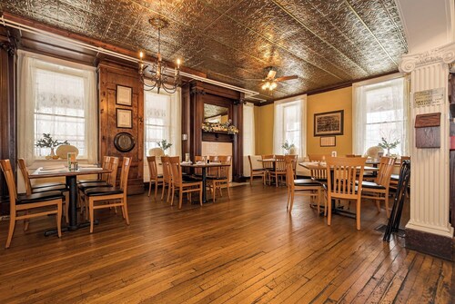 Cottage on Meadow Run - Romantic Streamside Escape Near Ohiopyle