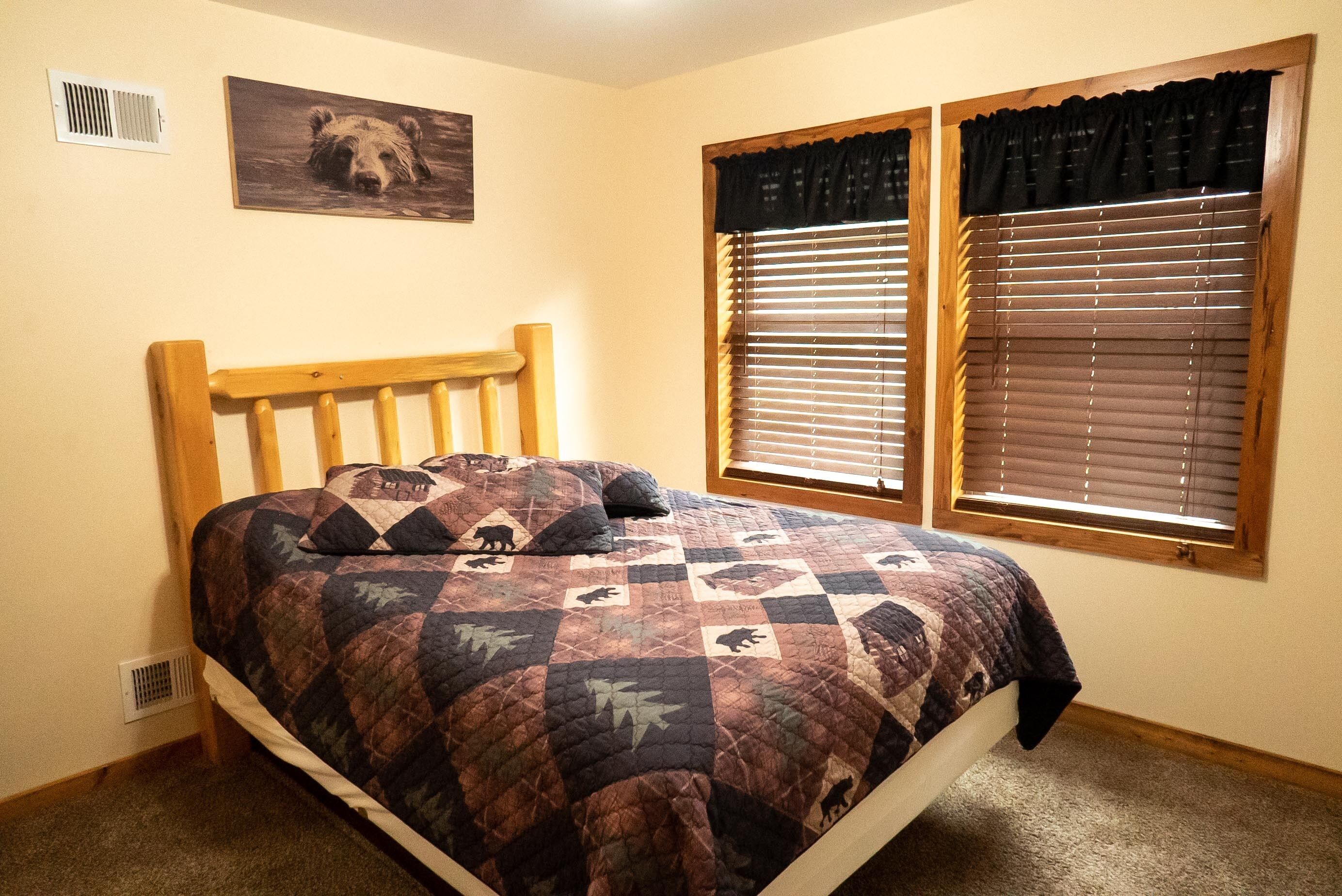 3 多间卧室、熨斗/熨衣板、上网接入、床单