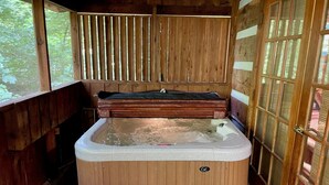 A wooden hot tub with a bench, a step, and a door with glass panels. - 1BR log cabin (sleeps 4) with screened-in hot tub and 1 free Dollywood ticket! (Sevierville)