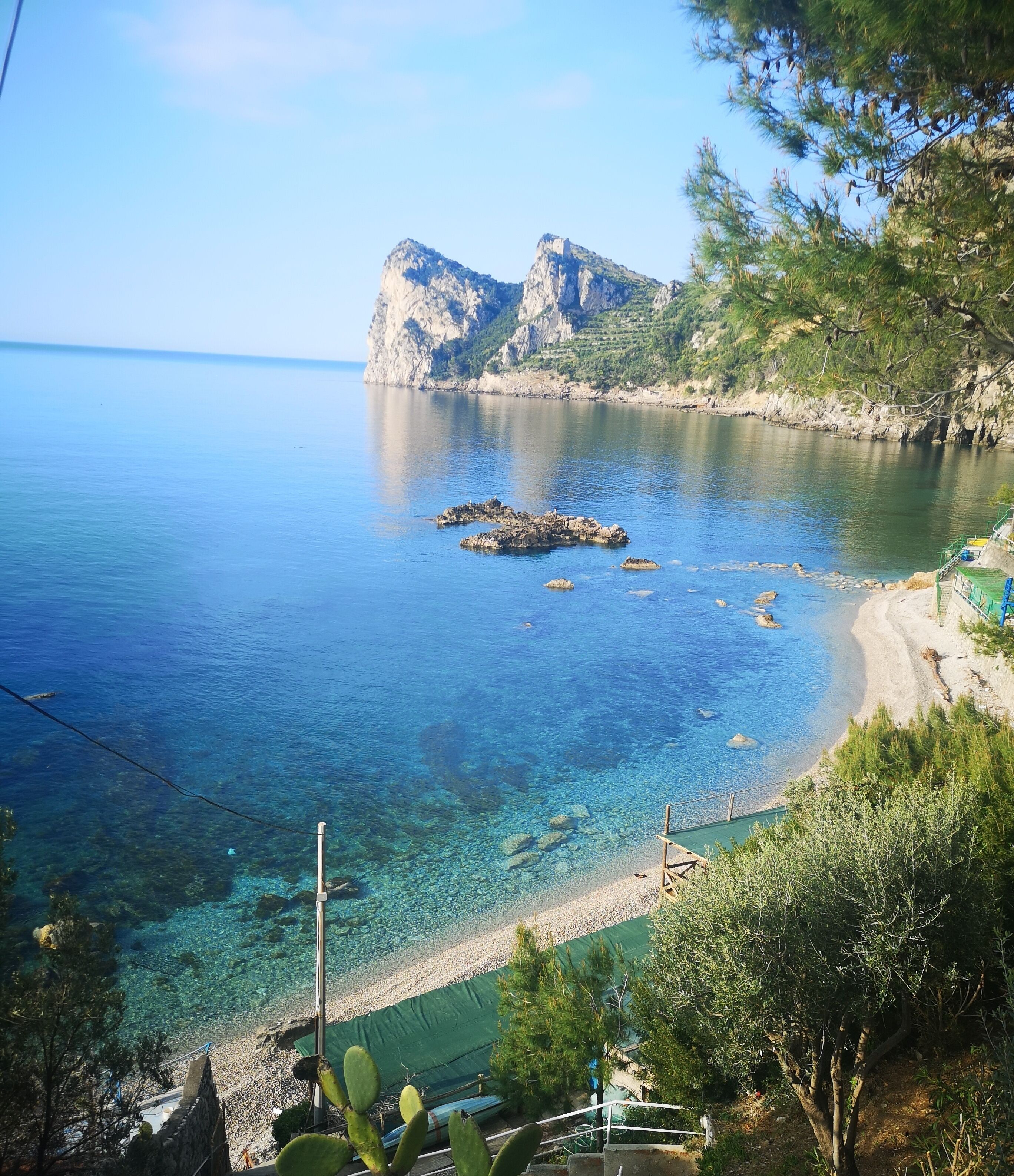 Plage à proximité, chaises longues, serviettes de plage