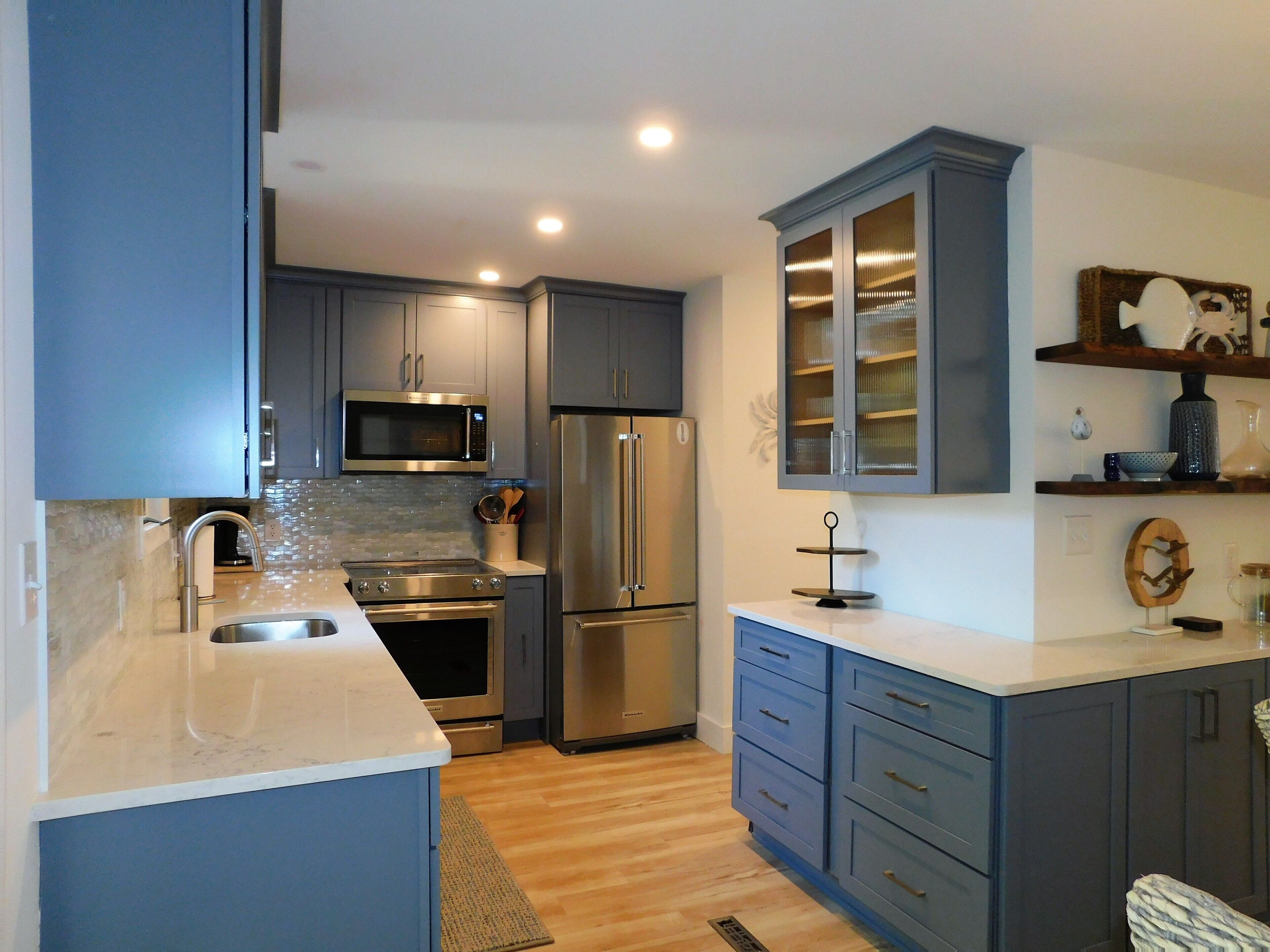 Fridge, microwave, dishwasher, coffee/tea maker