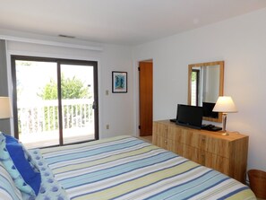 2 bedrooms, iron/ironing board, WiFi