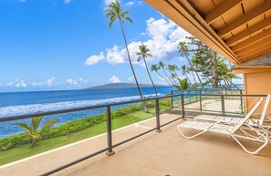 Terrace/patio - Superior, remodeled, Oceanfront two bedroom 2.5 bath low rise, AC, pool. (Lahaina)