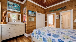 4 bedrooms, desk, iron/ironing board, free WiFi
