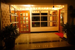 Interior entrance - Hotel Villa Highnest - Sriperumbudur (Sriperumbudur)