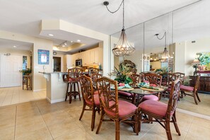 Dining - Put your foot steps in the sand in this 2BR/2BA Gulf Front condo! (Orange Beach)
