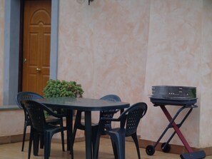 Apartment, 1 Schlafzimmer, eingeschränkter Seeblick | Terrasse/Patio