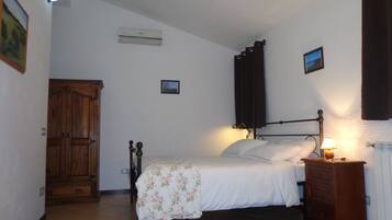 Apartment, 1 Bedroom, Partial Lake View | 1 bedroom, iron/ironing board, cots/infant beds, rollaway beds