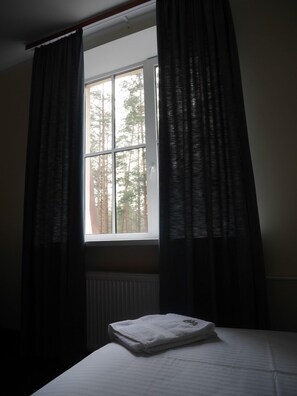 Skrivbord, barnsängar, extrasängar och gratis wi-fi