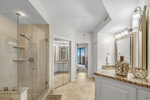 Shower, towels - 604W - Beachfront condo with Amazing views! (Orange Beach)