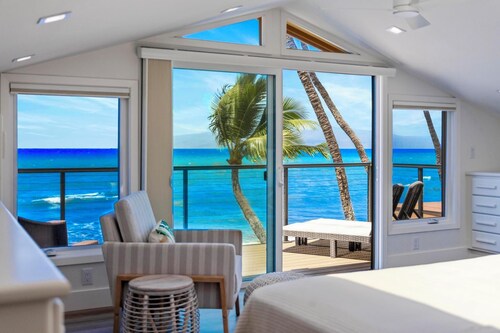 Puamana 150-2 Spectacular remodeled 4 bedroom direct Oceanfront Location