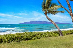 On the beach - Puamana 150-2 Spectacular remodeled 4 bedroom direct Oceanfront Location (Lahaina)