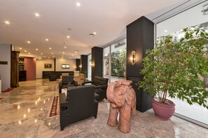 Lobby sitting area - Febor Park Hotel (Istanbul)