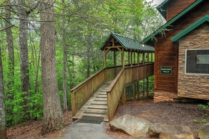 Property grounds - Pool table, pet friendly, hot tub, & mountain view (Sevierville)