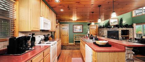 Køleskab, mikrobølgeovn, ovn, kogeplade