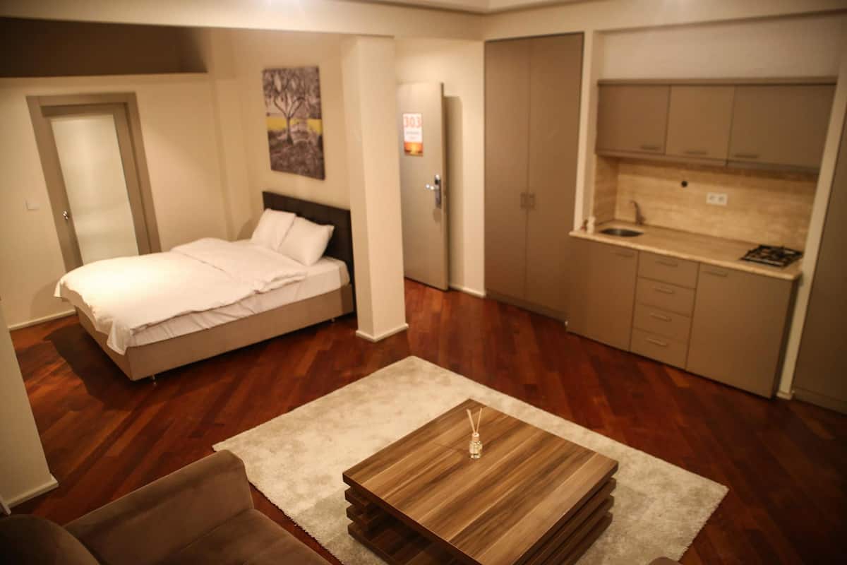 Deluxe Suite | 1 bedroom, minibar, in-room safe, free WiFi