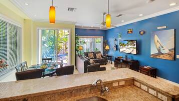 Smart TV, DVD player