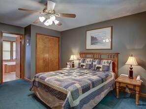 1 slaapkamer, een strijkplank/strijkijzer, gratis wifi, beddengoed