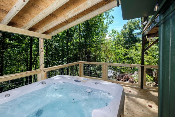 Outdoor spa tub
