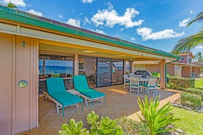 Outdoor dining - Spectacular Oceanfront 2 bedroom Villa with Sweeping Views, AC & pool. (Lahaina)