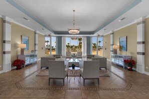 Interior - Beachfront Luxury @ Gulf Views, Large Deck, Pools, Beach Bar ~ 2 Master Bedrooms ~ Silver Shells (Destin)