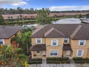 Exterior - Regal Oaks Getaway: 4BR Home Close to Disney & Old Town (Kissimmee)