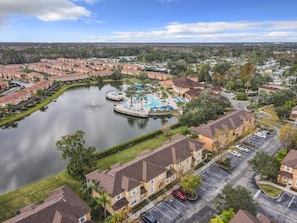 Exterior - Regal Oaks Getaway: 4BR Home Close to Disney & Old Town (Kissimmee)