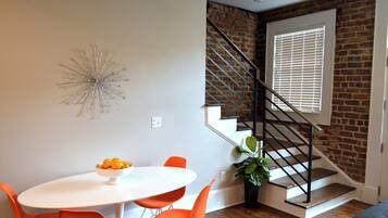 A true retro dining table that seats 4