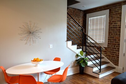 Vintage Advertisements Themed  luxury condo, 2 blocks from French Quarter