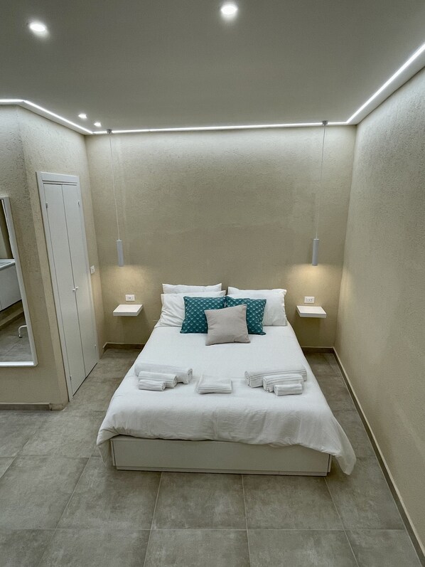 1 bedroom, travel cot, free WiFi, bed sheets