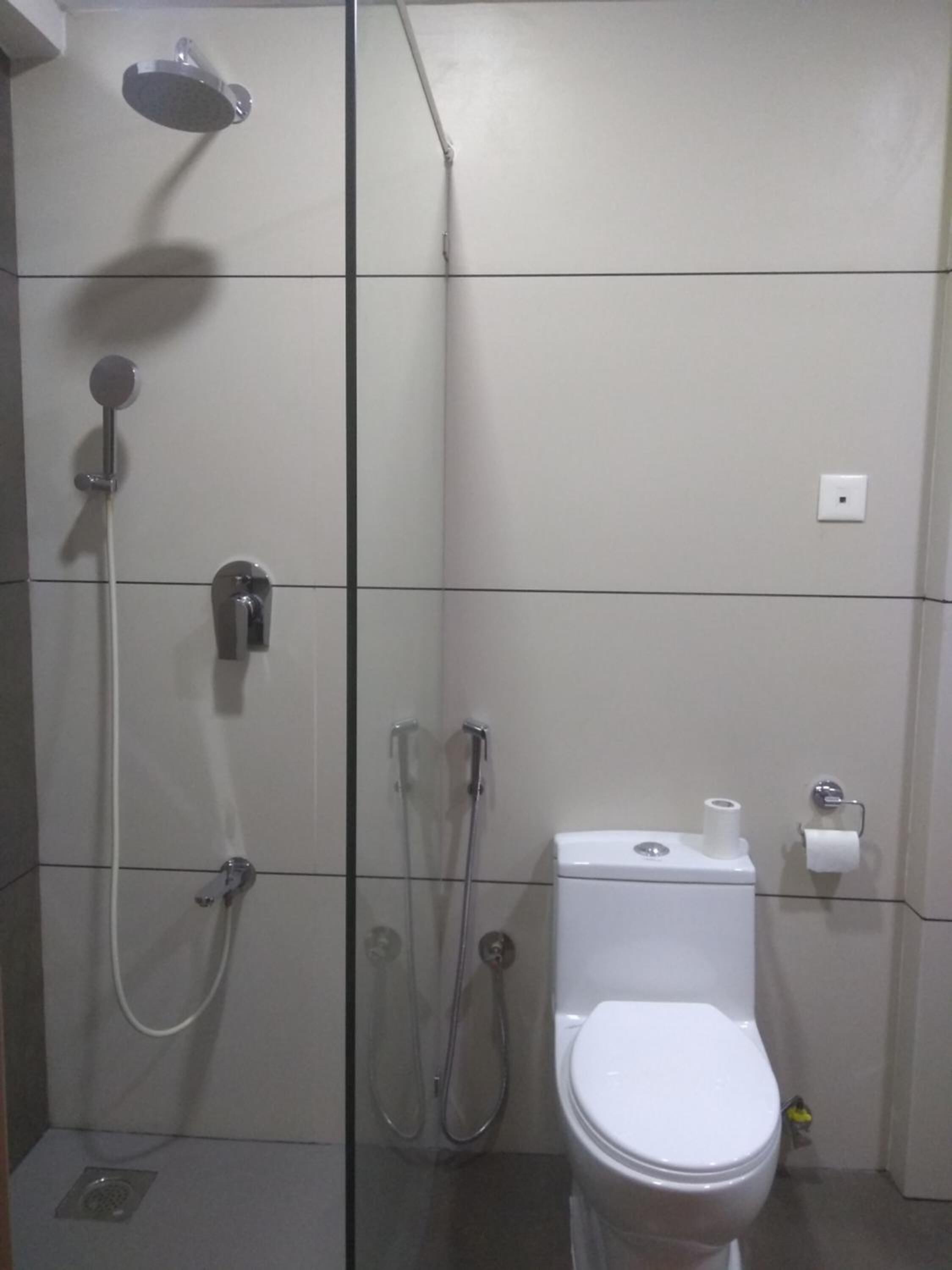 shower, free toiletries, towels, soap