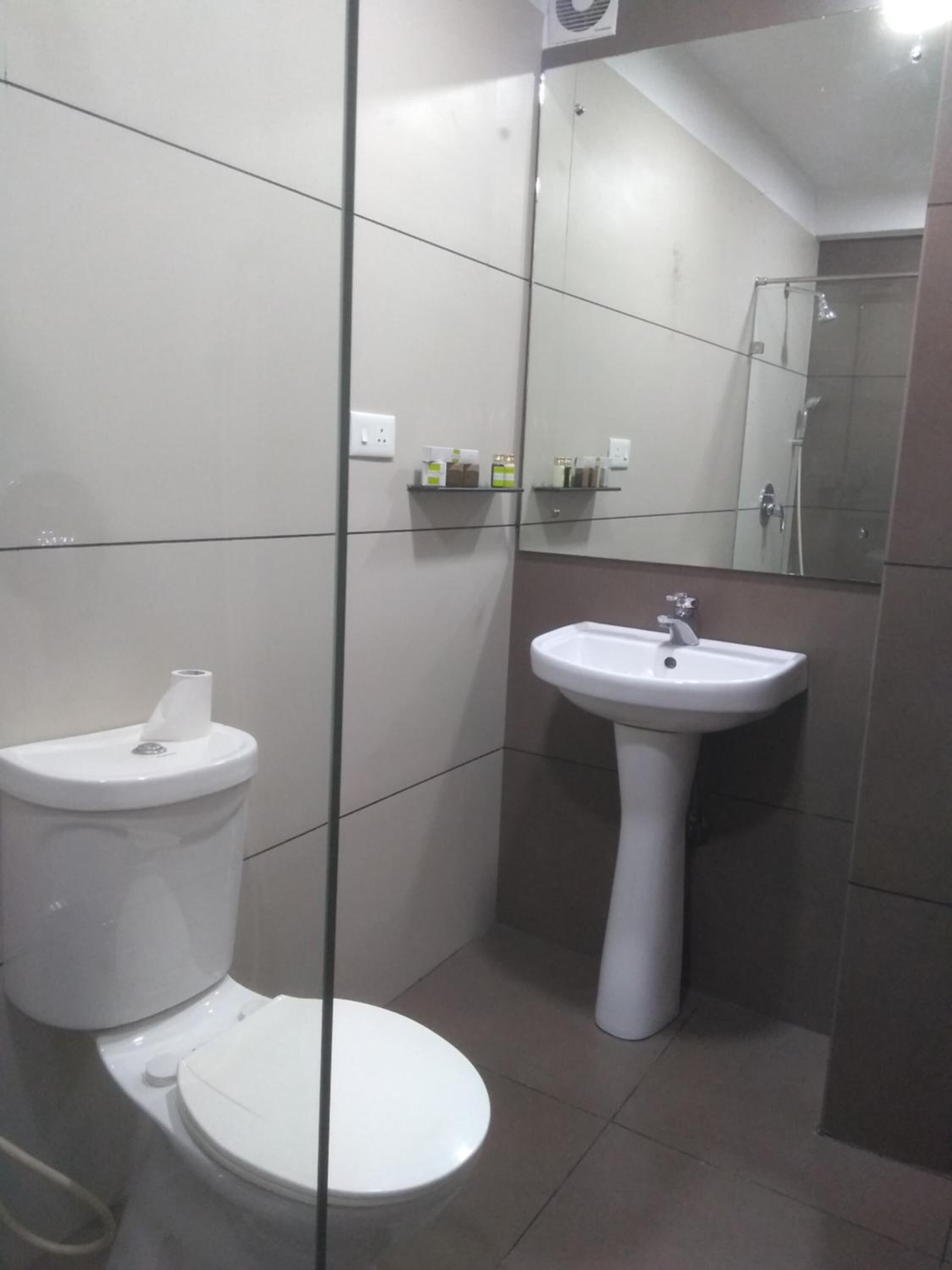 shower, free toiletries, towels, soap