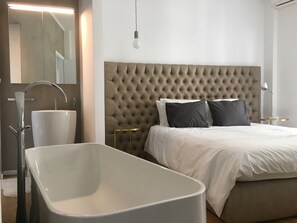 3 bedrooms, iron/ironing board, travel crib, free WiFi