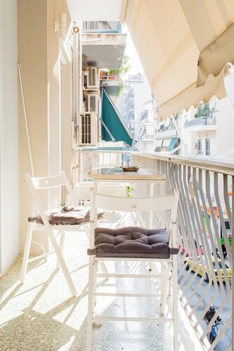 Rodothea apartment 3,Specious & modern in the heart of Athens, 130 sqm.