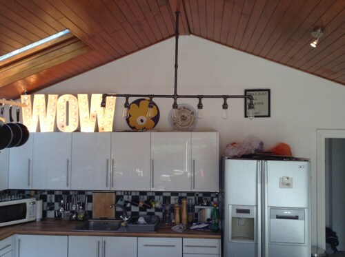 Riverside bungalow, Hot Tub/Sauna, Nr Legoland, Windsor, Thorpe Park Theme Park.