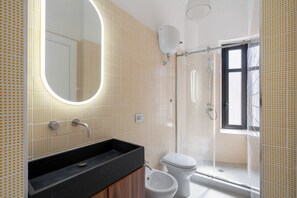 Shower, hair dryer, bidet, towels - My Loft in Naples, located in the city center with big terrace  (Napoli)